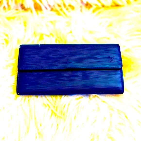 Authentic Louis Vuitton  Epi Long Wallet. Serial Code: CA0929 - Picture 5 of 7